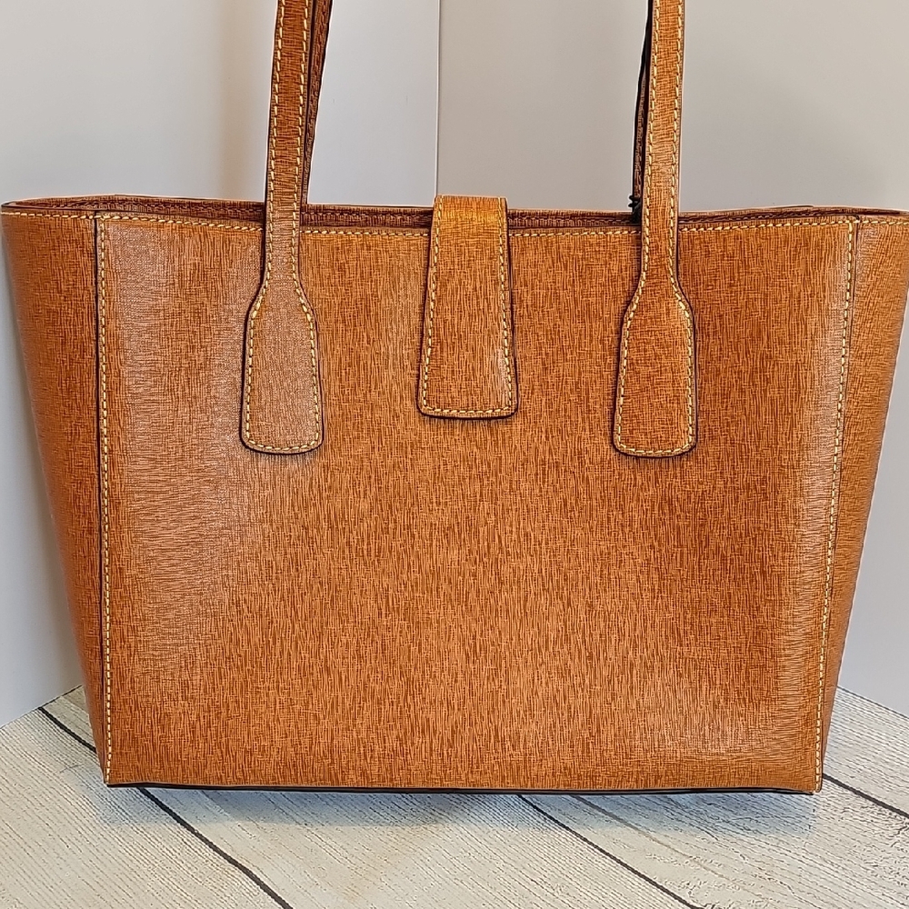 NWT Dooney & Bourke Saffiano Tan Leather Tote - Picture 5 of 12